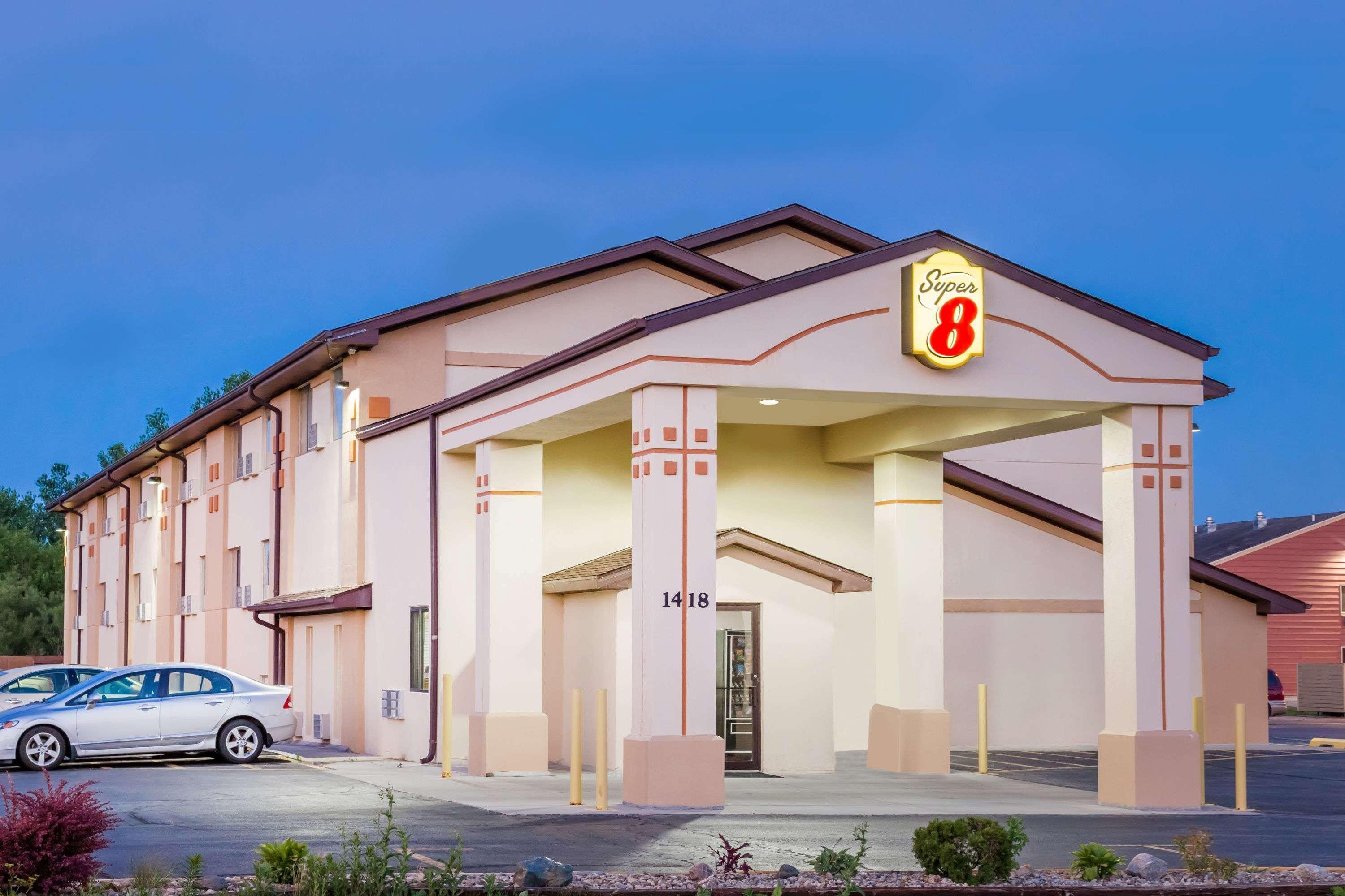 Hotel Super 8 By Wyndham Ames Exteriér fotografie